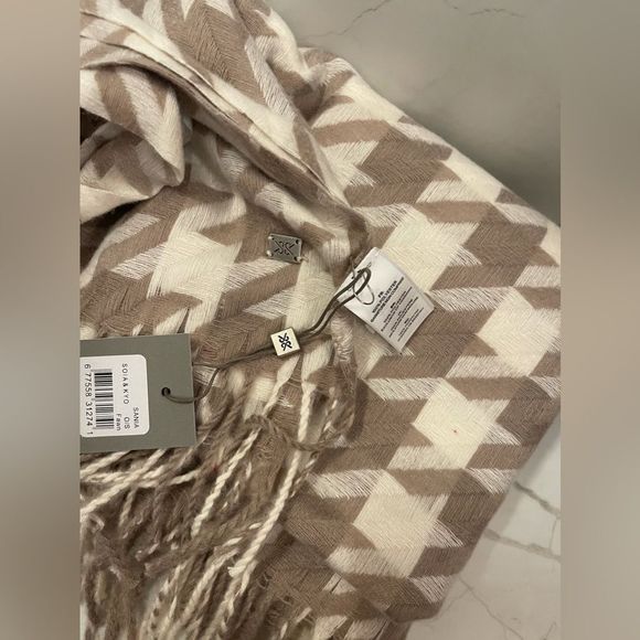 ❌SOLD❌ SOIA & KYO Sania Woven Jacquard Houndstooth Scarf (NWT) - Picture 6 of 6